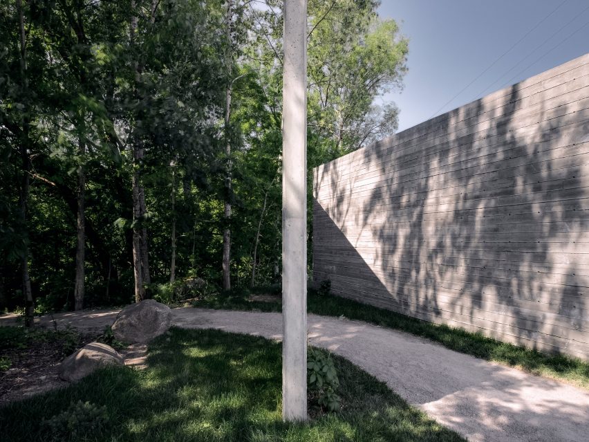 Entre les lignes by Luca Fortin