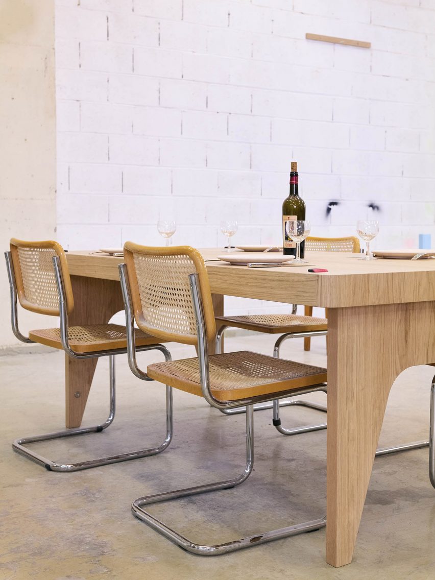 JCPCDR Architecture constructs Flying Table with seat belt-like mechanism