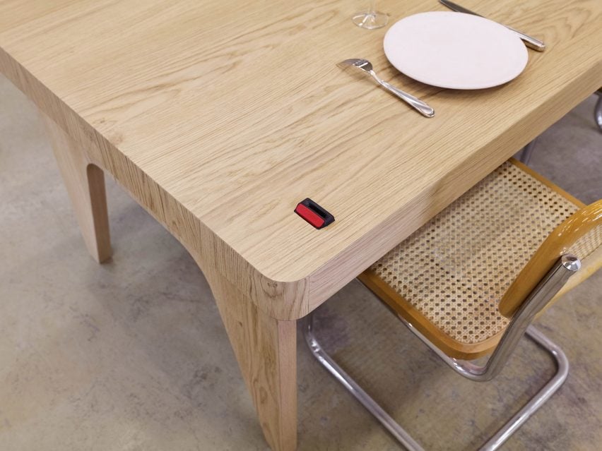 JCPCDR Architecture constructs Flying Table with seat belt-like mechanism