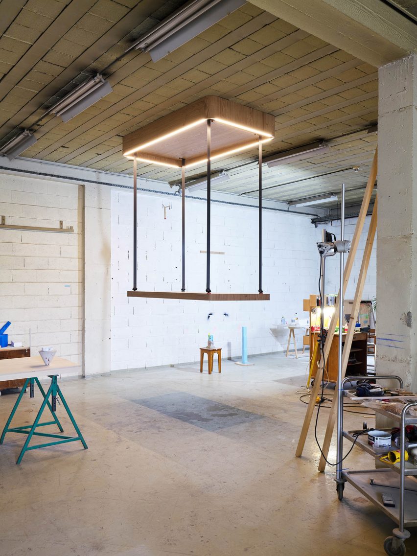 JCPCDR Architecture constructs Flying Table with seat belt-like mechanism
