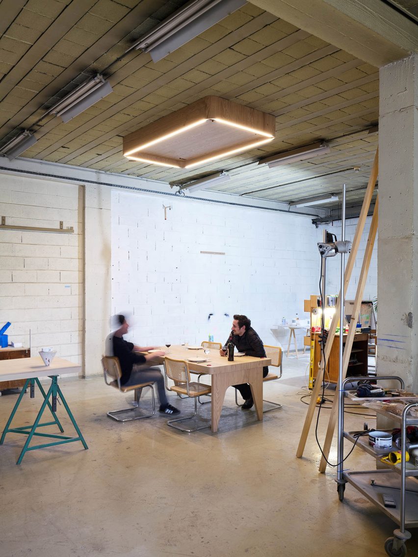 JCPCDR Architecture constructs Flying Table with seat belt-like mechanism