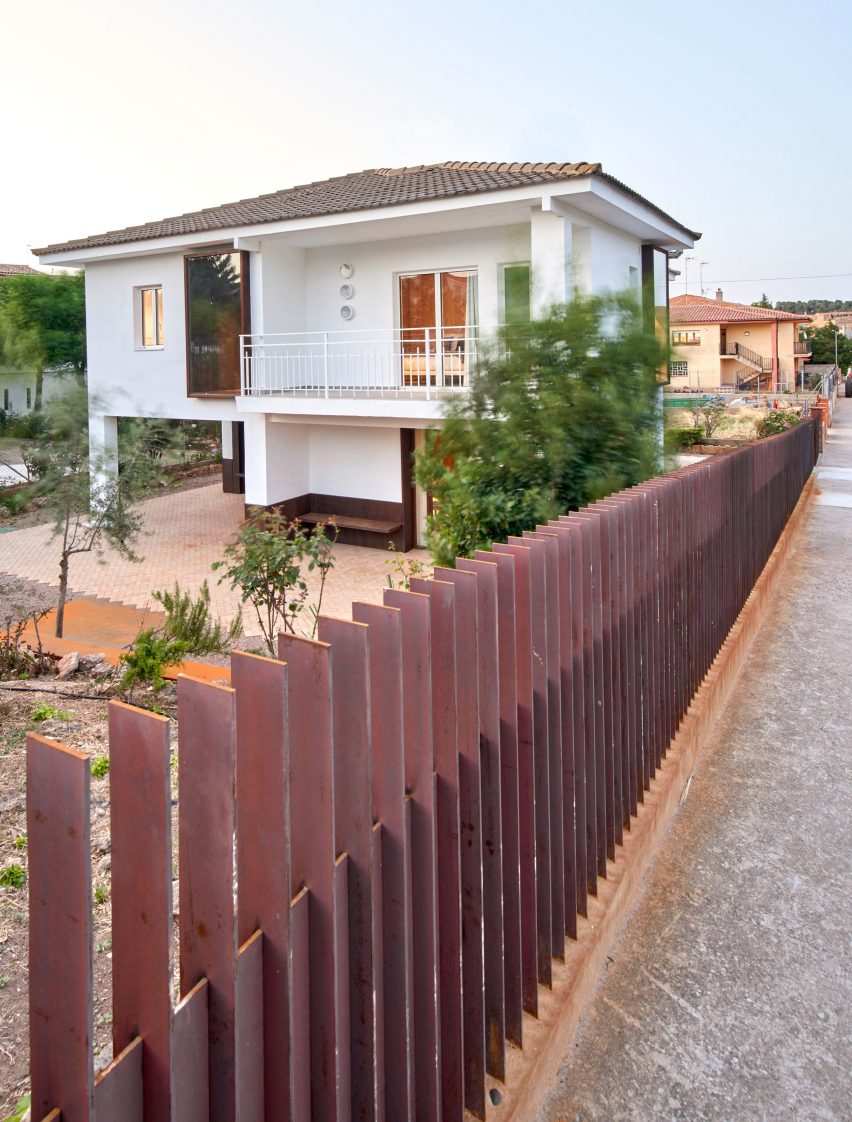 Gallery House by Raúl Sánchez Architects