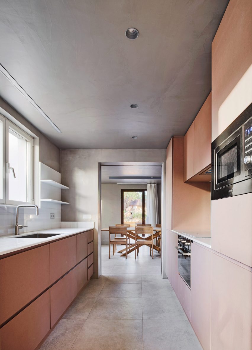 Gallery House by Raúl Sánchez Architects kitchen