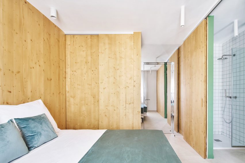 Gallery House by Raúl Sánchez Architects bedroom
