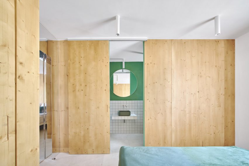 Gallery House by Raúl Sánchez Architects bedroom