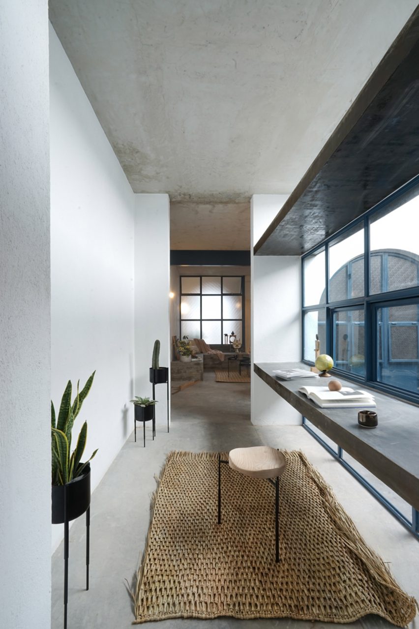 House B836 by Delfino Lozano