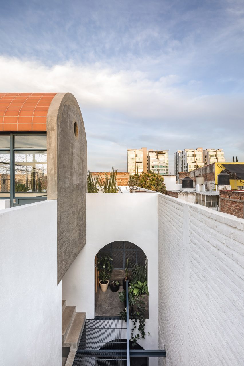 House B836 by Delfino Lozano