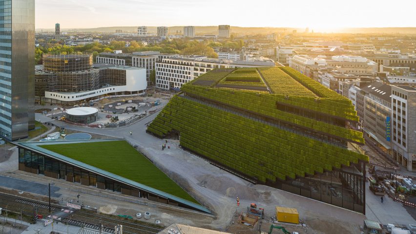 Kö-Bogen II office in Düsseldorf by Ingenhoven Architects is covered with five miles of hedges
