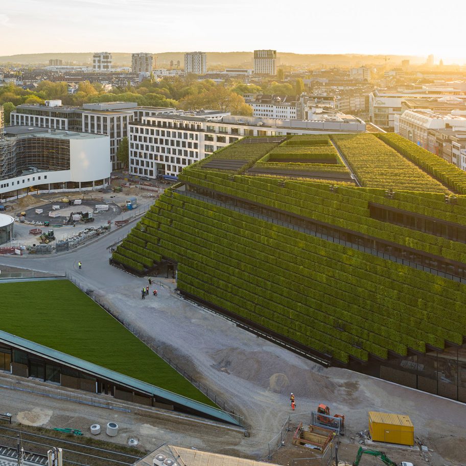 Kö-Bogen II office in Düsseldorf by Ingenhoven Architects is covered with five miles of hedges
