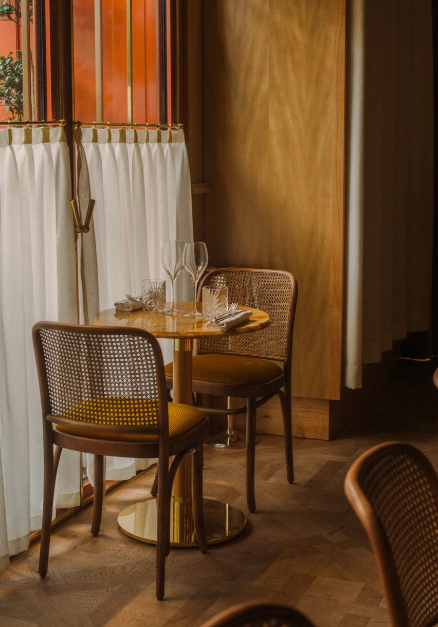 Nolinski restaurant in Paris, designed by John Whelan