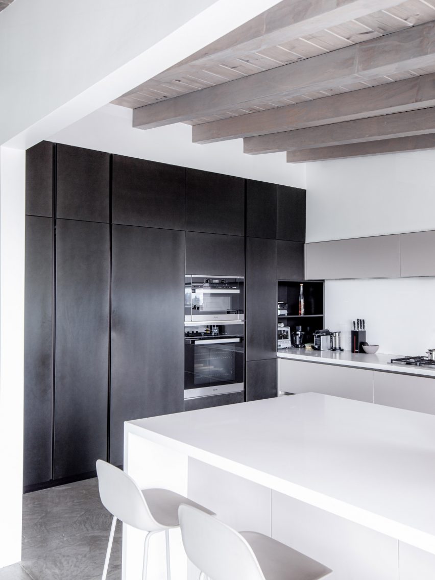 Ramar Residence and Studio by Saez Pedraja