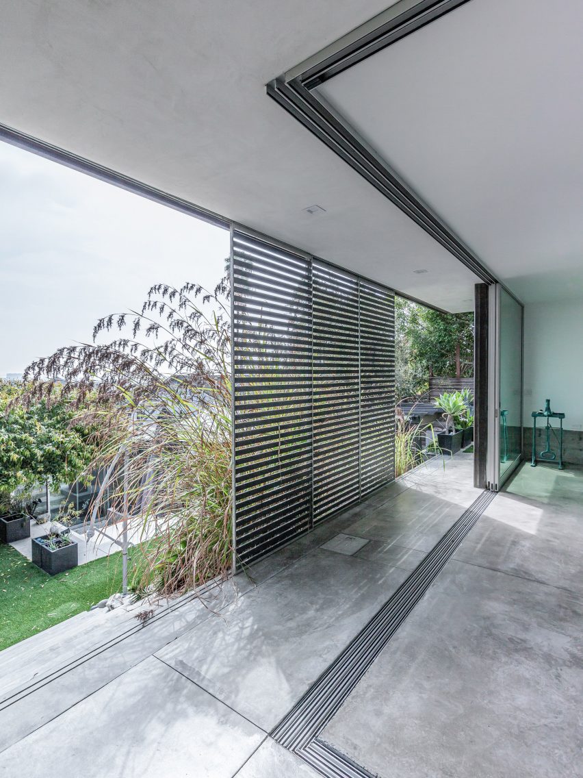 Ramar Residence and Studio by Saez Pedraja