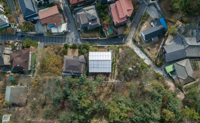 Shaded Rooftop House by BCHO Partners