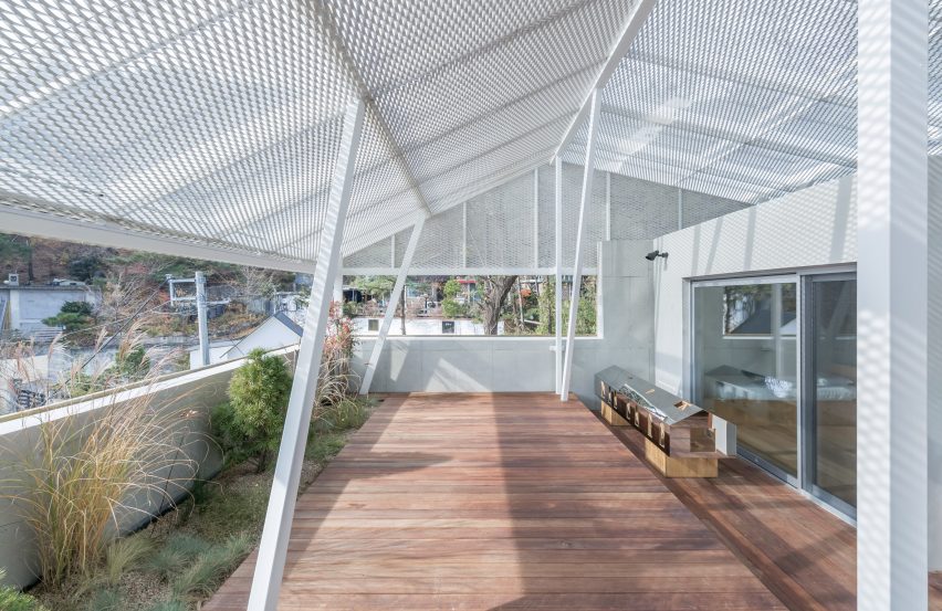 Shaded Rooftop House by BCHO Partners