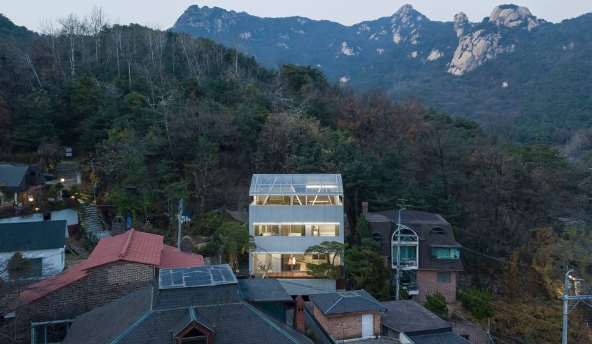 Shaded Rooftop House by BCHO Partners