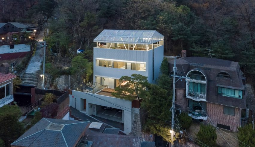 Shaded Rooftop House by BCHO Partners