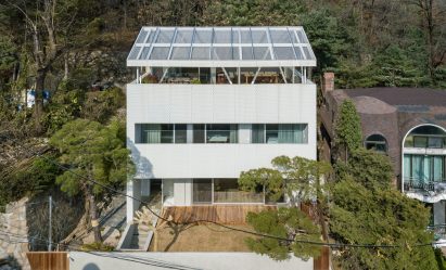 Shaded Rooftop House by BCHO Partners