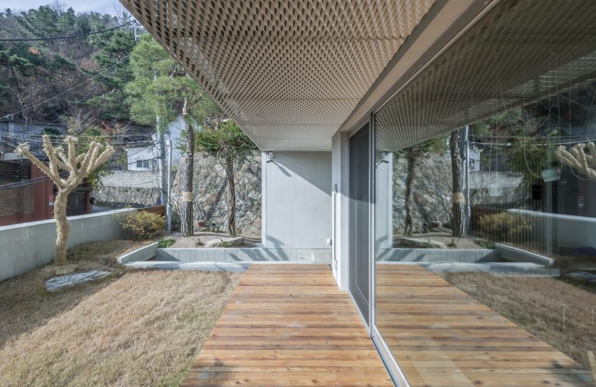 Shaded Rooftop House by BCHO Partners