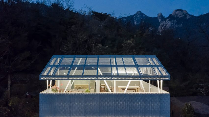 Shaded Rooftop House by BCHO Partners