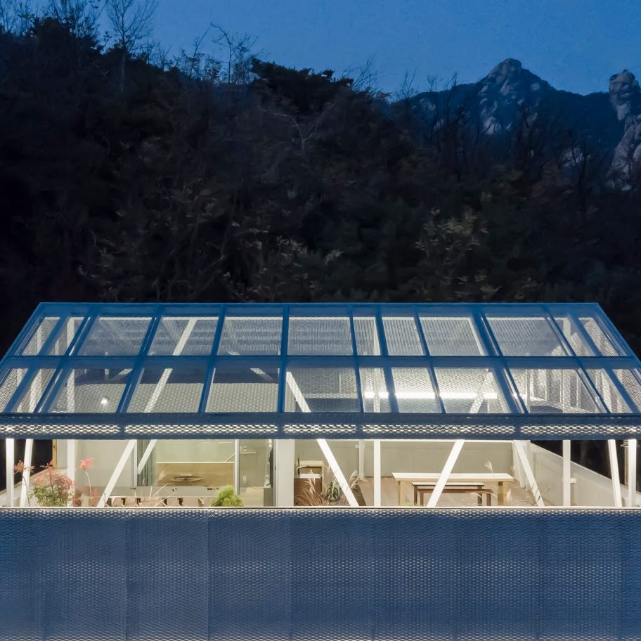 Shaded Rooftop House by BCHO Partners