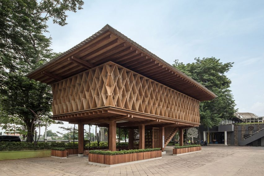Microlibrary Warak Kayu by Shau