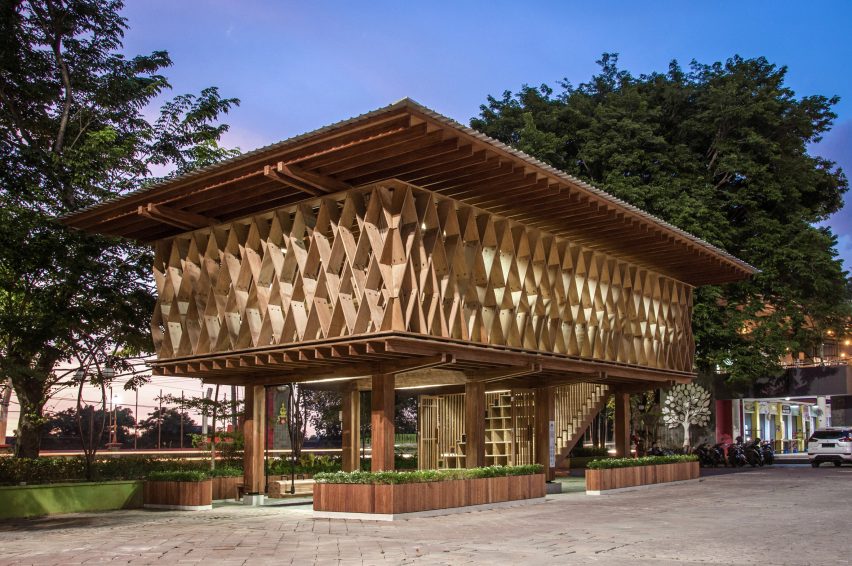 Microlibrary Warak Kayu by Shau