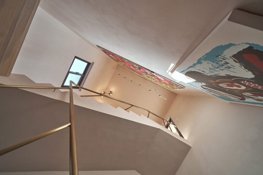 Cats' Pink House by KC Design Studio
