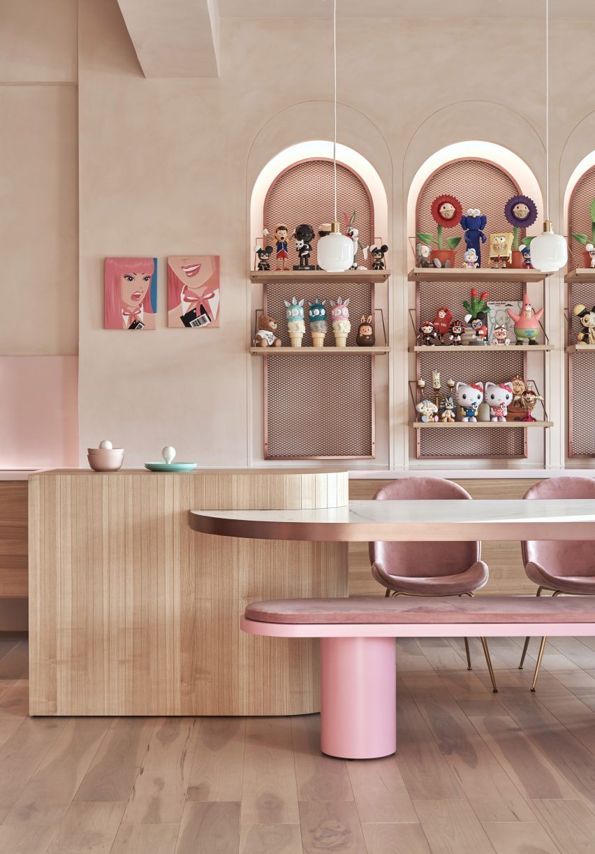 Cats' Pink House by KC Design Studio