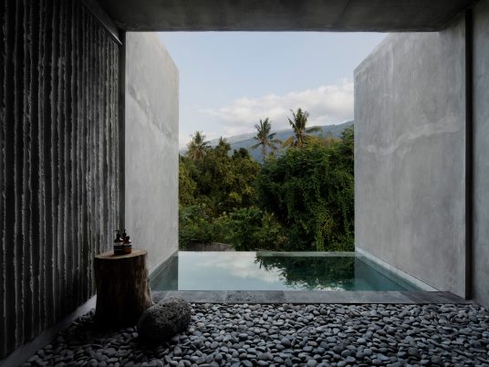 Bathing pool