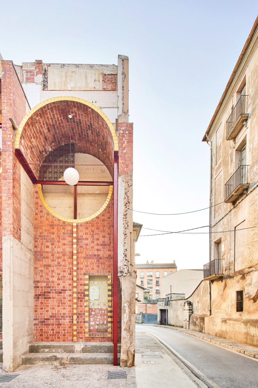 Emergency Scenery public shelter in Olot by Unparelld'arquitectes