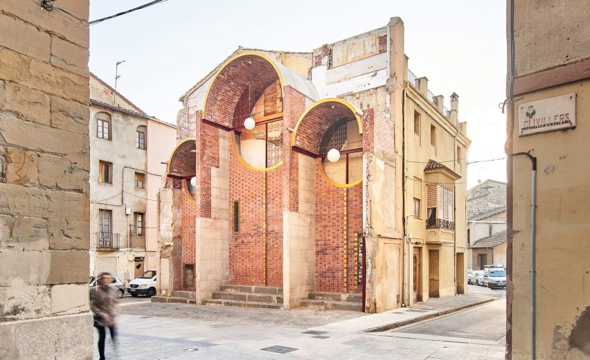 Emergency Scenery public shelter in Olot by Unparelld'arquitectes