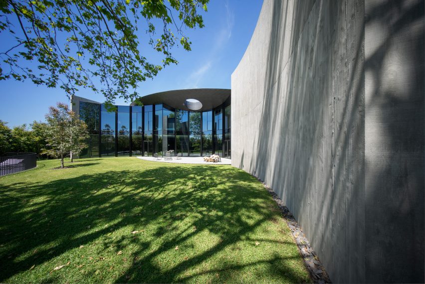 Towers Road House by Wood Marsh