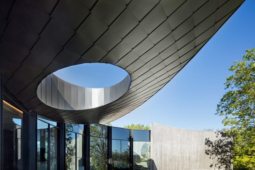 Towers Road House by Wood Marsh