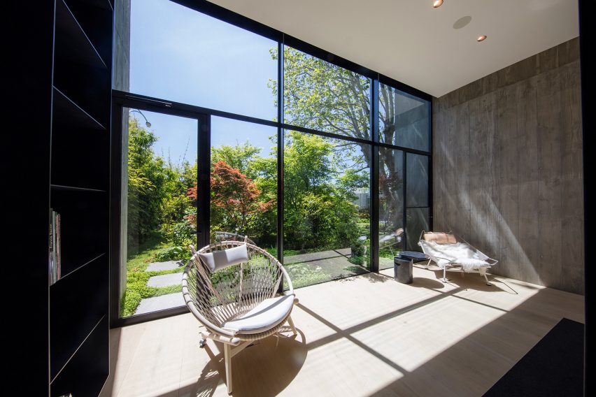 Towers Road House by Wood Marsh