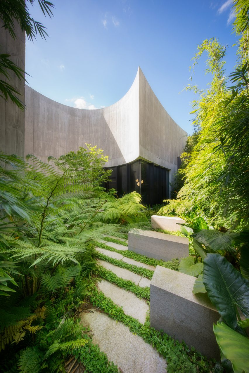Towers Road House by Wood Marsh