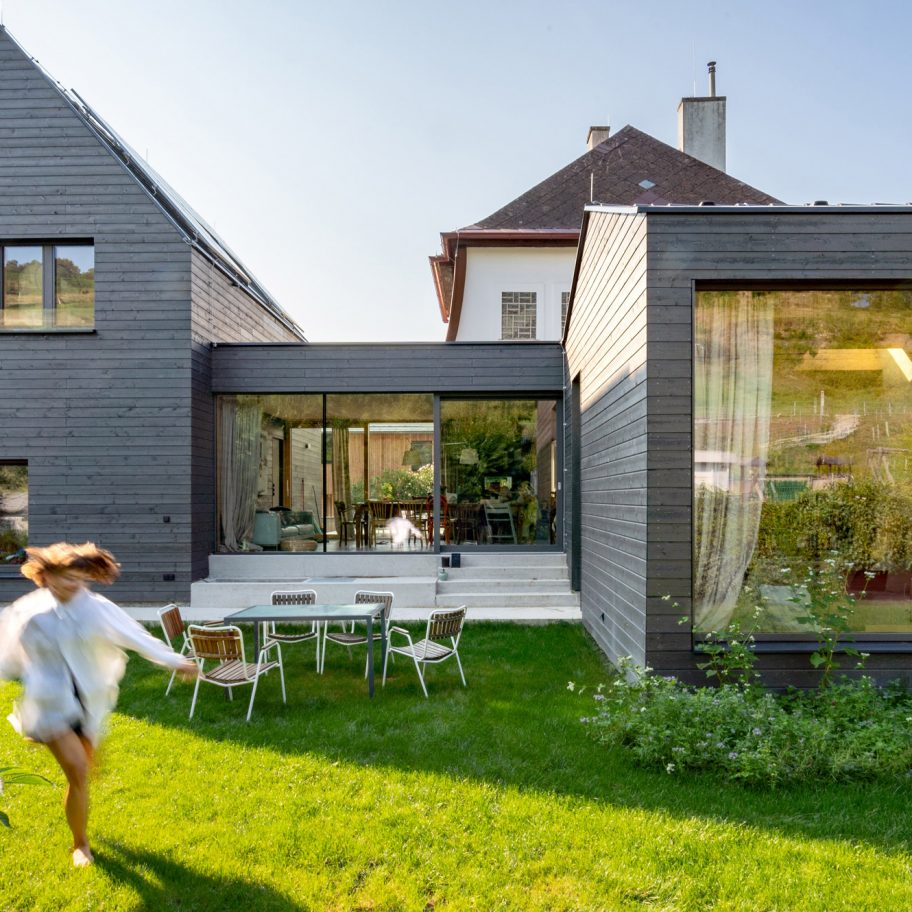 Ten houses in dark shades of grey that reflect the trend for moody exteriors