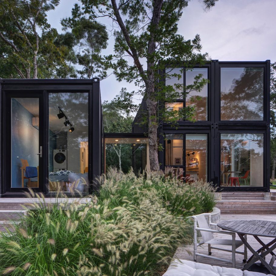 Amagansett Modular House by MB Architecture