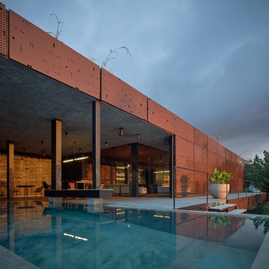 Atelier Villa by Formafatal
