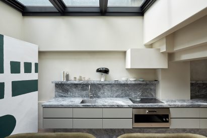 Canal house in Amsterdam by Thomas Geerlings of Framework Studio
