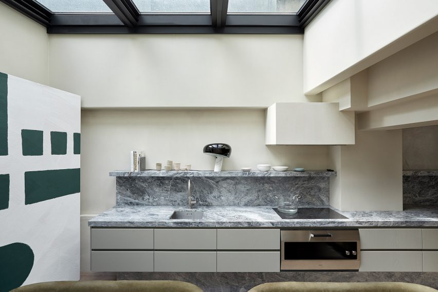 Canal house in Amsterdam by Thomas Geerlings of Framework Studio