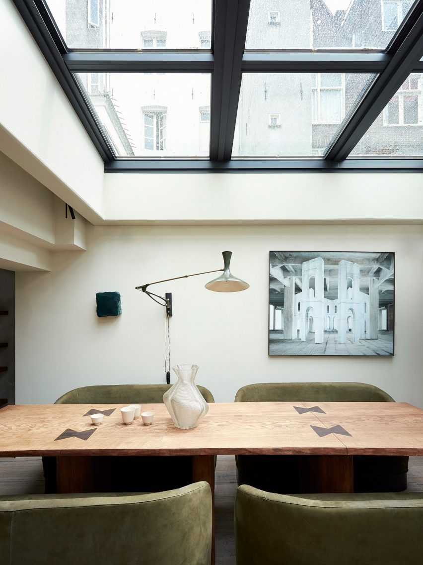 Canal house in Amsterdam by Thomas Geerlings of Framework Studio