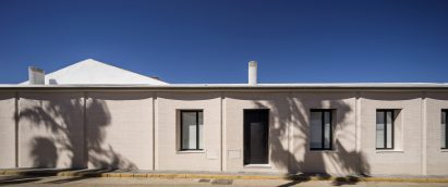 Casa Borrero linear house by Studio Wet
