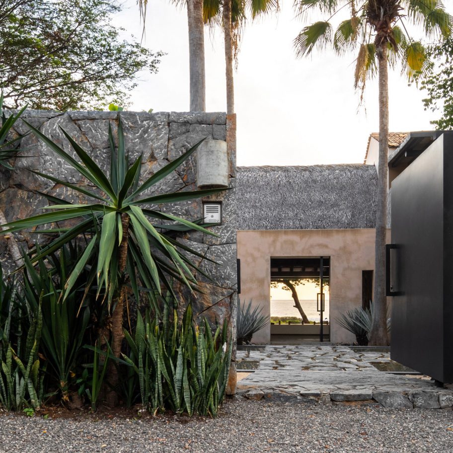 Casa La Vida by Zozaya Arquitetcos