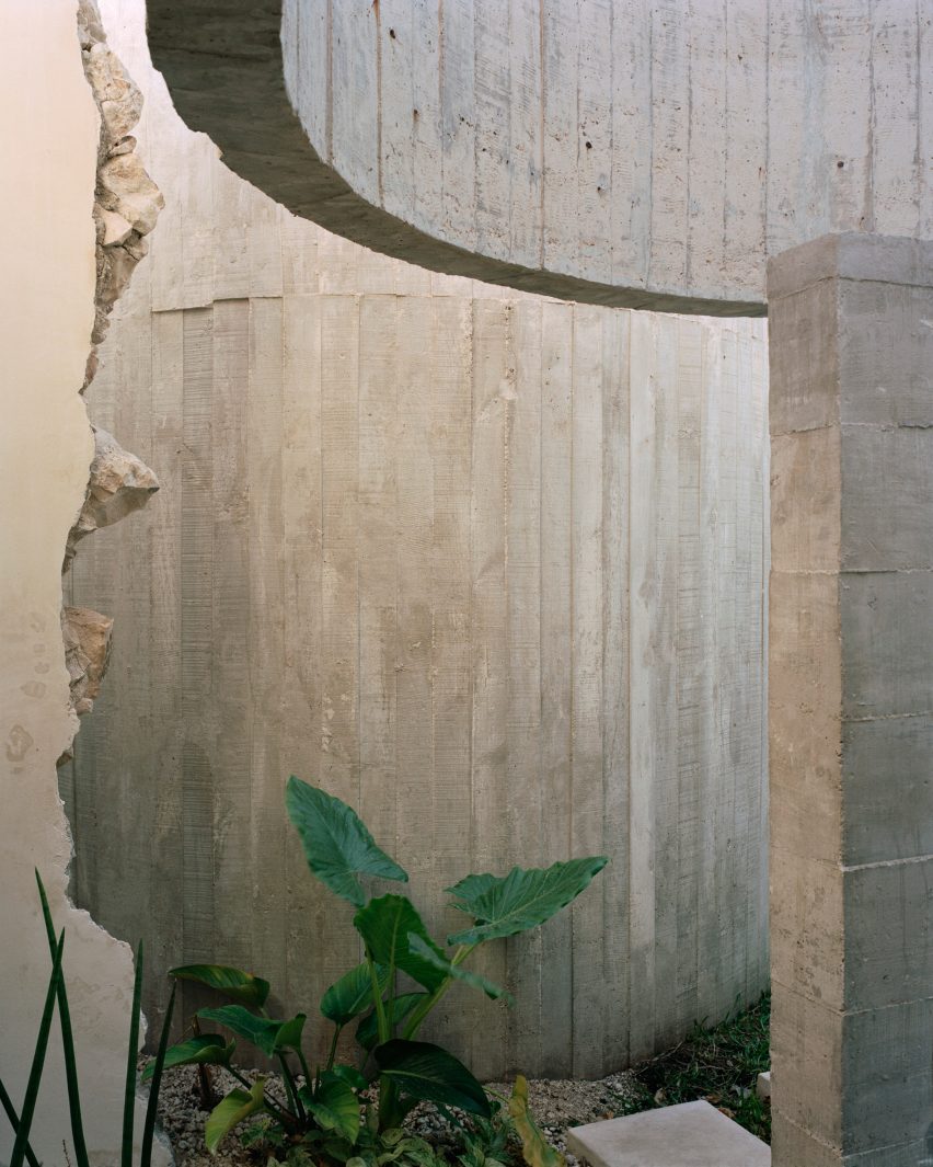 Casa Mérida by Ludwig Godefroy