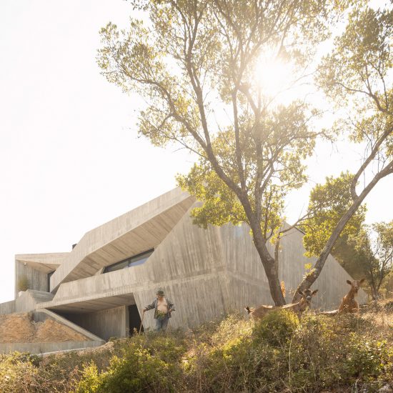 Contaminar Arquitectos designs Casa Povo to be an "inhabited and humanised cave"