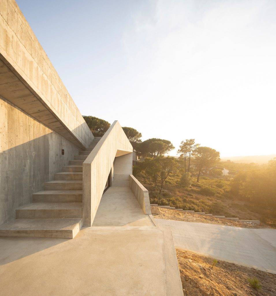 Contaminar Arquitectos designs Casa Povo to be an "inhabited and humanised cave"