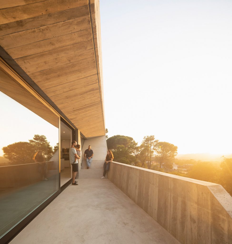 Contaminar Arquitectos designs Casa Povo to be an "inhabited and humanised cave"