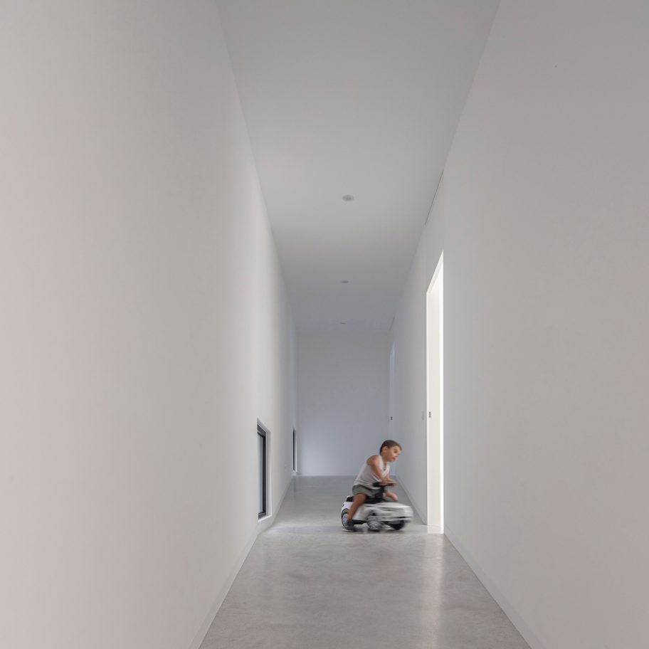 Contaminar Arquitectos designs Casa Povo to be an "inhabited and humanised cave"