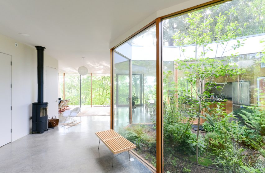 Courtyard House by No Oregon