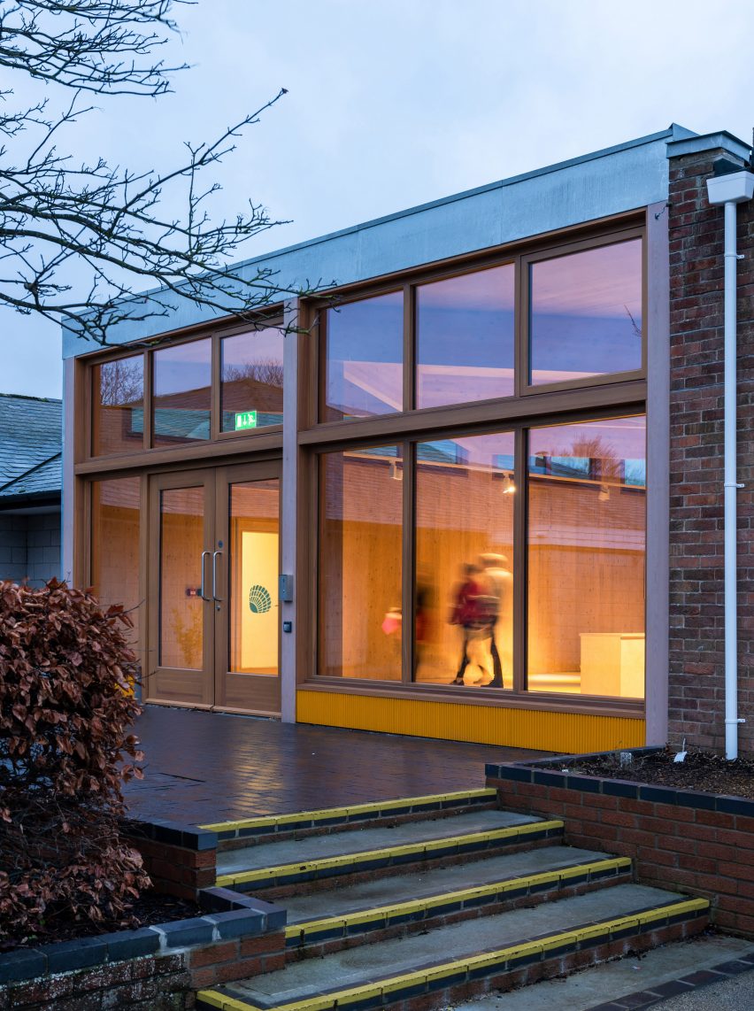 Wroughton Academy in Gorleston, Great Yarmouth, by DK-CM 